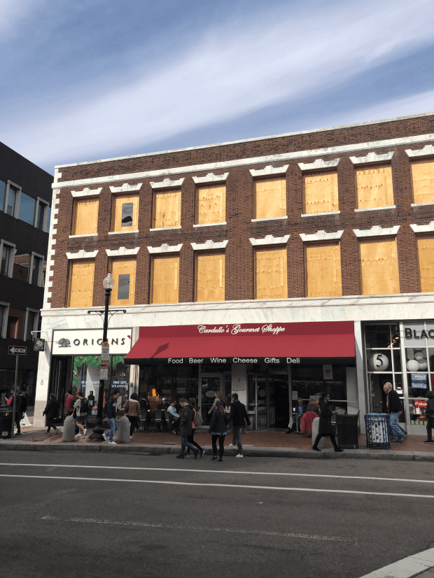 Wunderwalk creates a path based on activities or interests that you're looking for (e.g., museums), hungry for (e.g., burgers), thirsty for (e.g., coffee), or shopping for (e.g. Walk The Book Interpreter Of Maladies Boston Walking Tour Reading The City